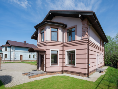 Кирпичный дом в закрытом поселке