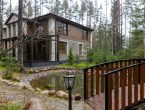 Французское шато среди сосен